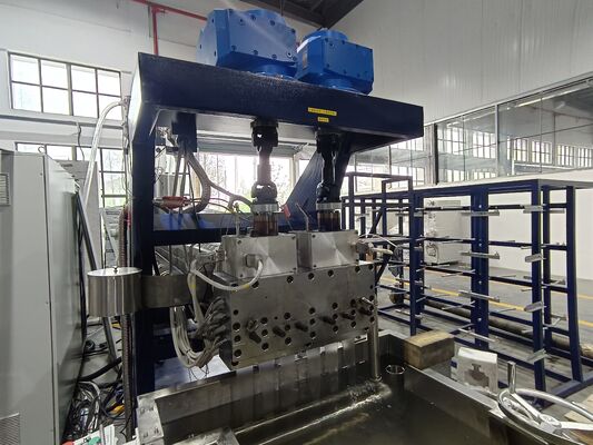 Kapasitas tinggi 240 kg/jam Output PP Strapping Extrusion Line dengan φ120mm Screw dan Motor 55KW